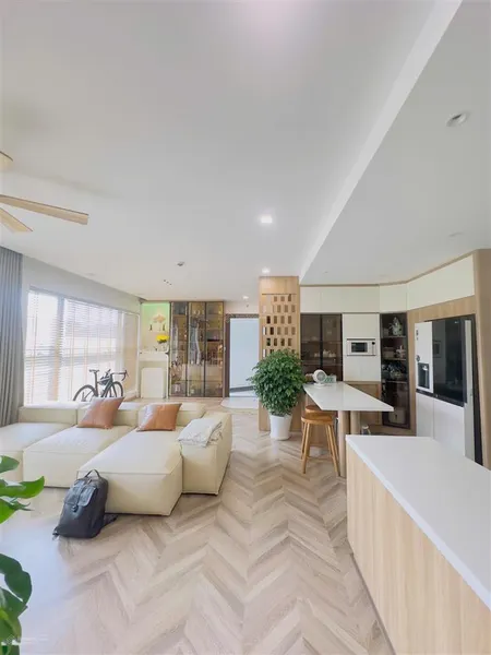Bán căn hộ brilliant 3pn góc 2 mặt view 127.9m2 , ban công dài . full nội thất cao cấp , tầng đẹp