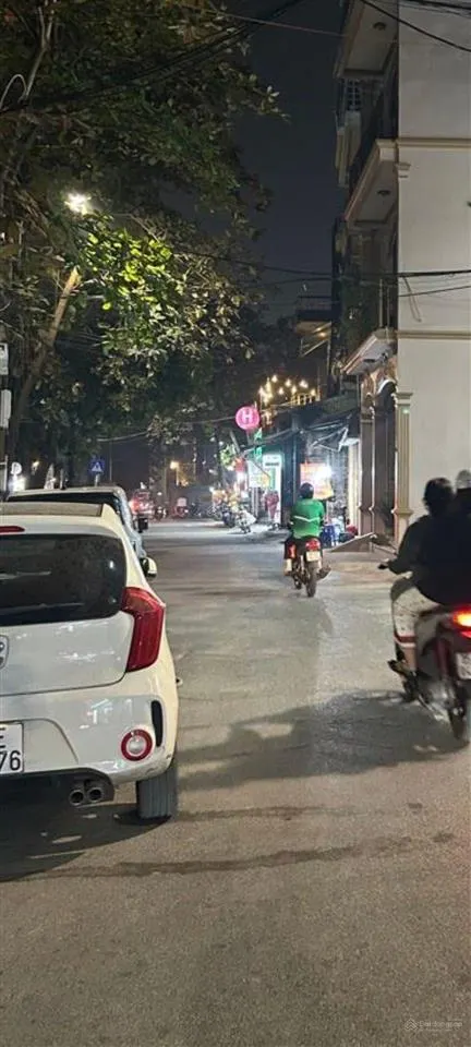 Nhà đẹp mễ trì mới xây 10m ra ô tô .chợ dân sinh 3 bước chân. bãi gửi xe cực gần 36m2*5tầng* mt 4m