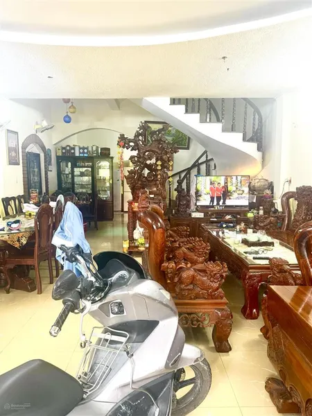 Bán nhà ngay đường 1 và 10 kdc bình hưng, bình chánh. dt 120m2. 0906 398 *** phú