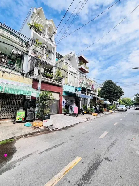 Nhà mặt tiền đường t8 phường tây thạnh dt 4x25m, cấp 4 bán 9,8 tỷ 0946 567 *** hiêu