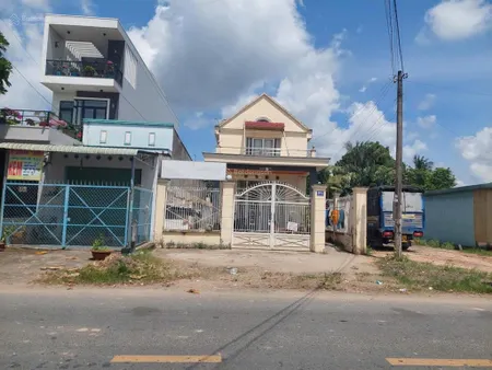Bán căn nhà 1 lầu tặng thêm 7 phòng trọ mt sông lu