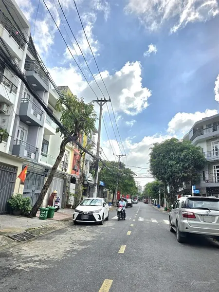3 tầng. kdc himlam linh chiểu. mặt tiền kinh doanh tốt. shr. gấp bán 9 tỷ rưỡi.
