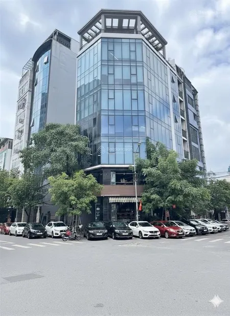 Chính chủ gửi bán toà nhà văn phòng 10 tầng nổi 2 tầng hầm 2 mặt phố lớn trung tâm quận hbt