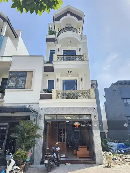Bán nhà 1 trệt 3 lầu full nội thất kdc phú hồng thịnh 6 gần làng đại học p.bình an tp.dĩ an