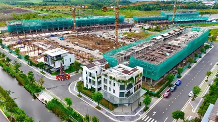 Tặng 3 chỉ vàng sjc bán nhà phố kđt la home. trả trước 10% tới nhận nhà, htls 3 năm