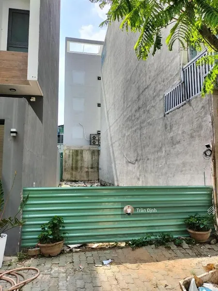 Cần bán gấp lô đất ngay đh văn lang 92m (4,6x20m) xây dựng hầm 4 tầng view đối diện công viên.