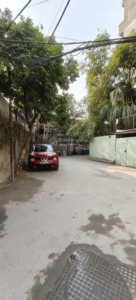 Mảnh đất đẹp thuộc tây hồ, ngõ nông, 10m ra ô tô. xung quanh toàn biệt thự và căn hộ cho tây thuê