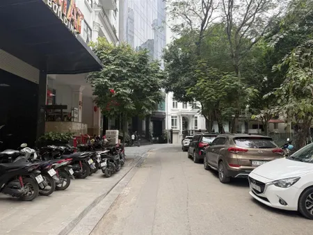 Bán siêu phẩm 147.4m2 đất mặt phố duy tân khu vip kinh doanh đỉnh, giá 352tr/m2, 0902 132 ***