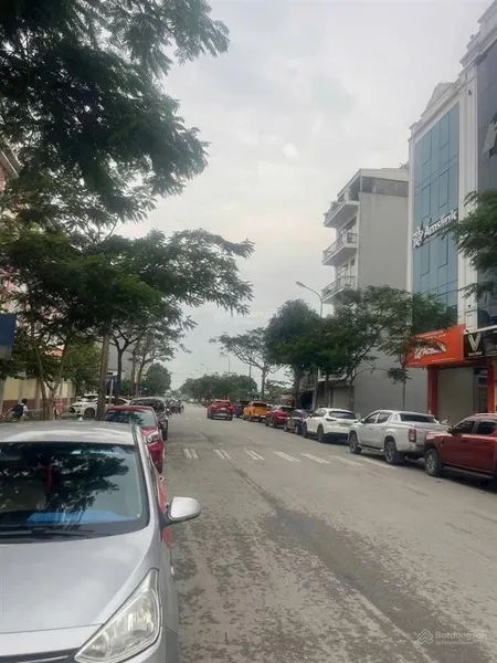 Bán đất đấu giá tứ hiệp dt 84 m2, mt 6 mét , vỉa hè kinh doanh giá 26,5 tỷ