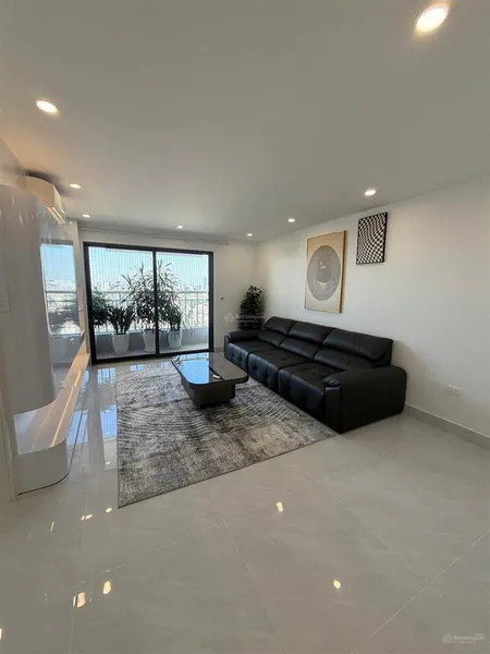 Chính chủ bán căn 94,6m2. tầng trung, căn góc full nội thất. 2pn 2vs. cửa đb ban công tn