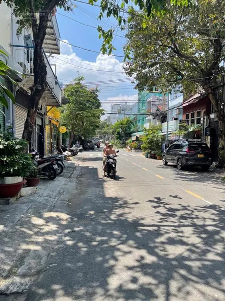 Hàng kín chủ nhà tặng ngay 400tr nhà mặt phố đỗ bí ngang 8m x 19m đường 16m phù hợp xây chdv