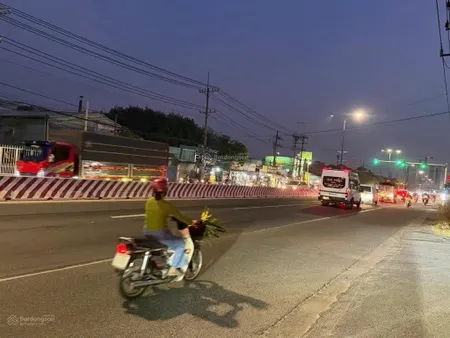 Bán nhà mặt tiền ql13 cạnh chợ bến lơn vị trí cực đẹp, mặt tiền quốc lộ 13, khu vực kinh doanh
