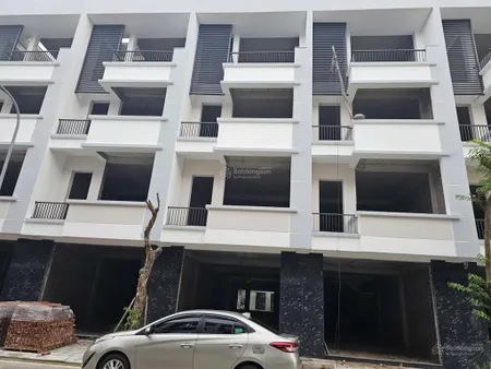 Bán nhà 4 tầng, 105m2, 5,xx tỷ mới xây thô chân tòa lafortuna, vĩnh yên, vĩnh phúc