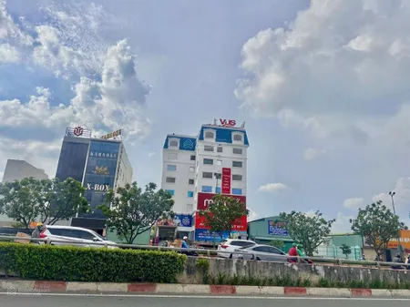 Bán đất 730m2 mt phạm văn đồng đối diện tttm gigamall. gpxd hầm + 12 tầng giá 97 tỷ