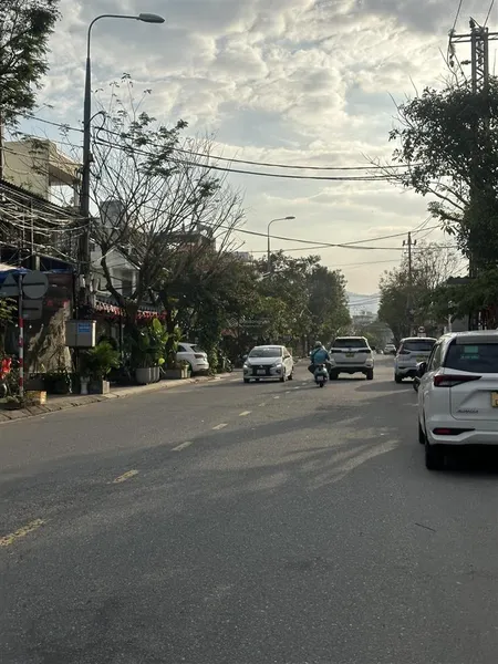 Đất mt đường phan văn định , sát biển nguyễn tất thành . dt 334m2ngang 8m5 , xây căn hộ đúng bài
