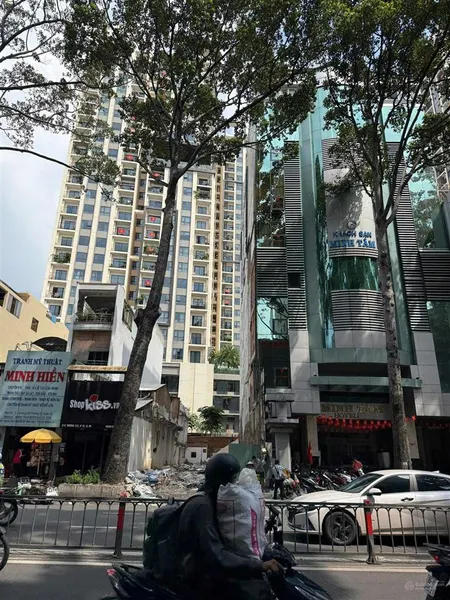 Khan hiếm giá rẻ!chủ cần bán khuôn đất lớn đường ba tháng 2 p.12 quận 10.dt8x32m2 giá 110 tỷ