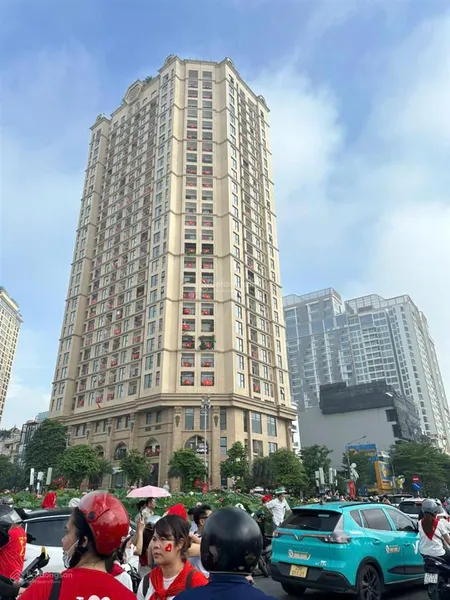 Cực hiếm! toà eldorado 85m 2pn2wc full nội thất, ban công đông nam, view trọn hồ tây. giá 16 tỷ.