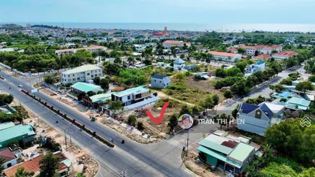 Mặt tiền đường lê duẩn ngay góc nguyễn tất thành thị trấn long hải cách biển 1km 1035m2