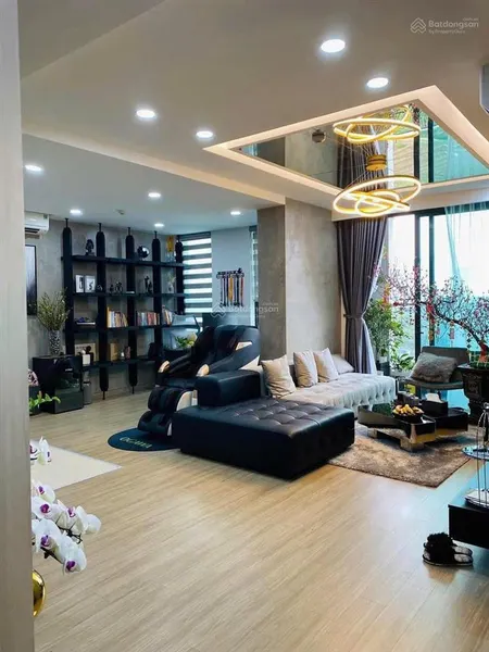 Bán căn hộ 68m22pn tầng trung tòa goldsilk vạn phúc, hà đông, nhà đẹp full nội thất, giá 5.35 tỷ