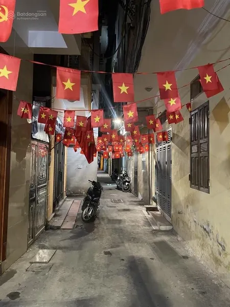 Chính chủ bán nhà trung văn phùng khoang vị trí đẹp, gần mặt phố, ngõ trước nhà rộng thoáng.