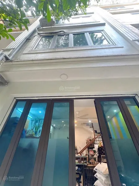 Ngõ thông thoáng,10m ra oto tránh, nhà đẹp full nt,tiện ích ở sướng. dt39m 5t mt4,7m giá 8,8 tỷ