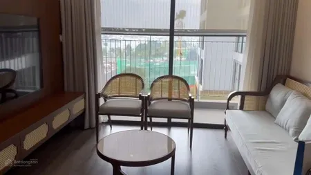 Chủ nhà cần bán căn 06 2n góc tòa r1.01 đn tầng đẹp,view quảng trường. 0986 257 *** ạ