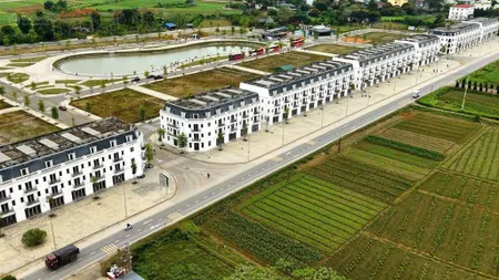 Bán shophouse yên thủy eco valley, 23 triệu / m2, 138m2 bao đẹp hàng hot