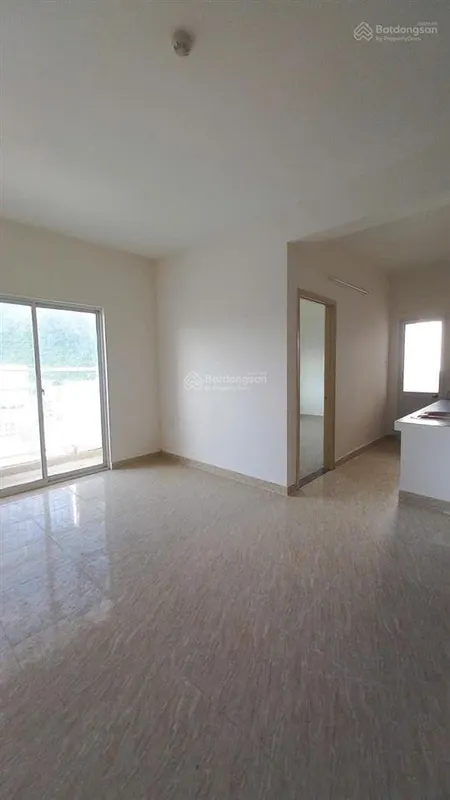 Bán căn hộ thương mại hoàng quân 59m2 2 phòng ngủ 2 wc giá 1,9 tỷ, sổ đỏ