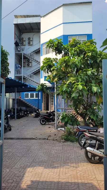 Mặt tiền k. doanh đa ngành dòng tiền 100tr/t gần cc 4s linh đông 8x51 nhỉnh 24 tỷ.