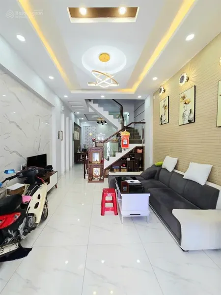 Nhà phố 59m2, 3 tầng, hoàn công đủ, đường ô tô 9m, gần chợ long phước. giá 5.25tỷ