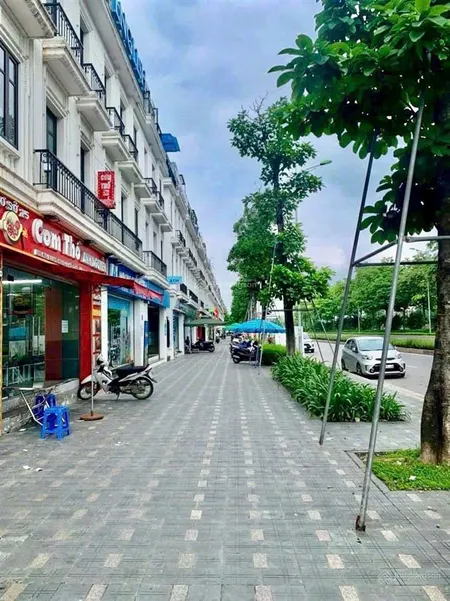 Cần tiền bán căn lk embassy 120m2 đường 60m. giá bán nhanh 63 tỷ. có tl