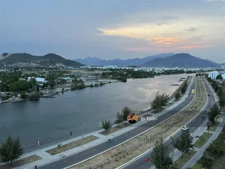 Cần tiền bán trước tết căn hộ tầng cao thiết kế 2 ngủ 2 wc có sẳng hđ thuê