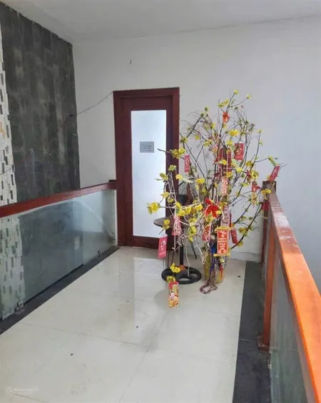 Nhà 4tầng đường hồ tùng mậu sát biển nguyễn tất thành vi trí cực đẹp .