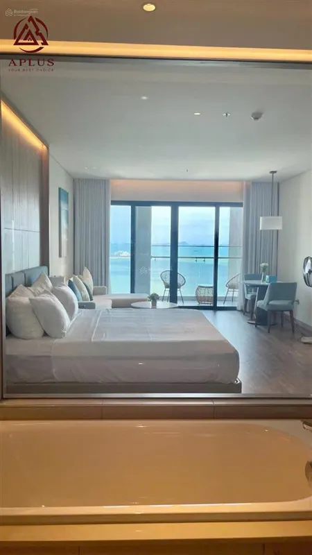 A la carte hạ long căn studio diện tích to ban công đông nam view đảo rều giá tốt 3,55 tỷ