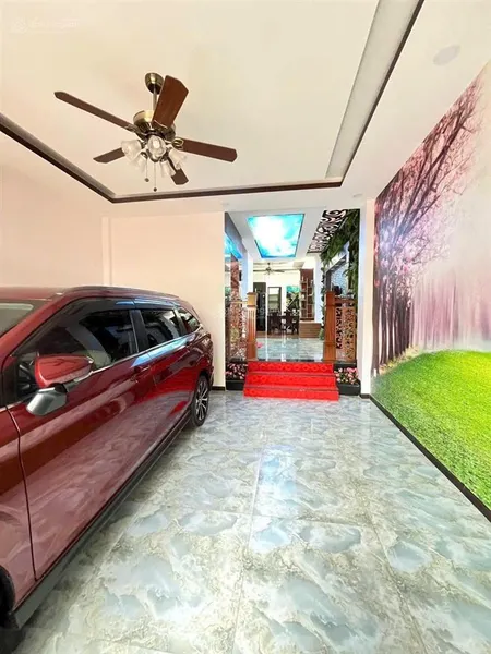 Chuyển nhượng nhà 3 tầng đẹp nội thất xịn có thang máy nằm gần công viên kđt hà quang giá tốt