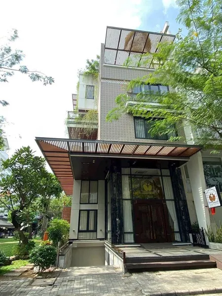 Bán nhà phố góc công viên khu kinh doanh sầm uất 8x18.5m 60 tỷ tl