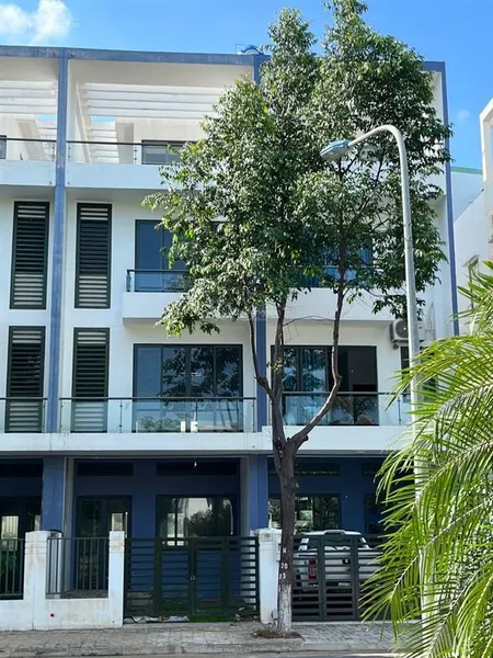 Chính chủ gửi bán căn nhà phố 5x20 view công viên ven sông đường qh 20m giá chỉ 8.3tỷ 0938 051 ***