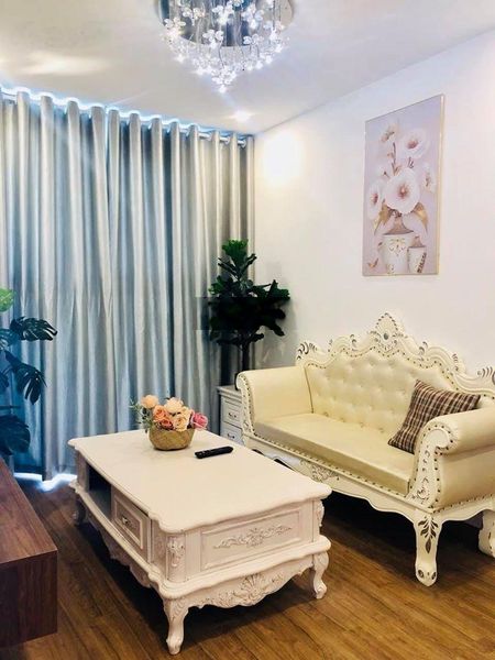 Khách cũ hết hợp đồng: mình cho thuê căn 2 ngủ, 93m2, cơ bản, giá 9tr. còn lắp full giá 11tr.