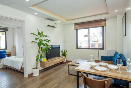 Cho thuê căn hộ 1 phòng ngủ đầy đủ đồ, tầng cao view thoáng, ngõ ô tô yên tĩnh, Quảng An, Tây Hồ