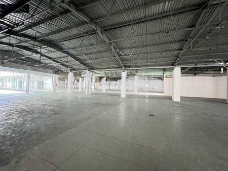 Cho thuê MB thương mại 856 Âu Cơ ngang 50m vị trí siêu đẹp, hiện trạng ST Coop Mart trống suốt