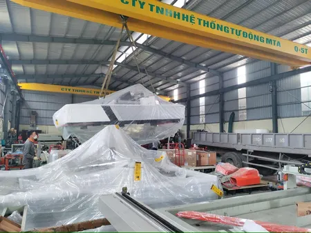 Cho Thuê Nhà Xưởng Rộng 1200m2, Có Sẵn điện 3 Pha Sản Xuất, 2 Cẩu 5 Tấn Và 3 Tấn