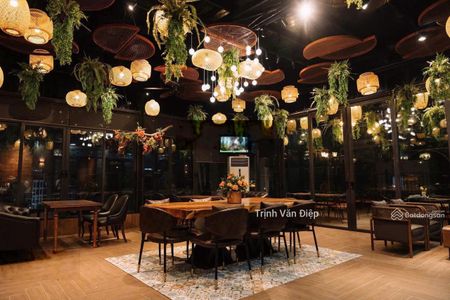Cho thuê mặt bằng kinh doanh nhà 5 tầng, DT 200m2, 5T siêu đẹp MP Xuân Diệu - Tây Hồ - HN