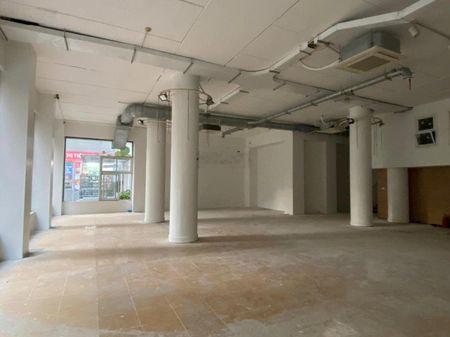Cho thuê tầng 1 chân chung cư khu Trung Hoà - Nhân Chính 315m2 phù hợp mọi loại hình kinh doanh