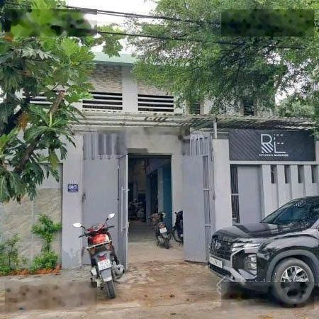 Giá tốt: cho thuê kho xưởng Hóc Môn DT: 330m2, mặt tiền 12m, sẵn vp làm việc- điện 3 pha