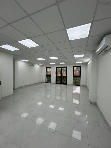Cho thuê văn phòng mặt phố Nguyễn Thanh Bình - Tố Hữu, 70m2. Sàn thông mới đẹp
