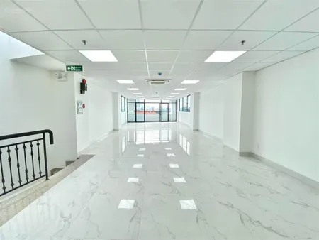 Văn phòng mặt tiền đường 3 tháng 2 quận 10. dt 220m2 ( có cắt 110m2) giá chỉ 33tr/tháng