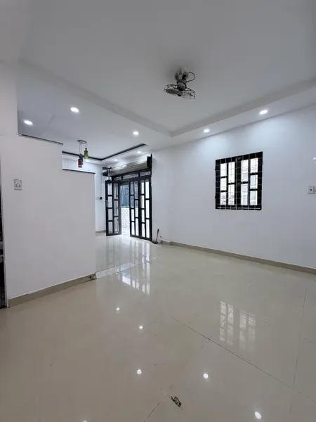 Cho Thuê Nc. 358/2/36 Cmt8q3. Ngang 5m Dài 8m5. Giá 12.500tr. A Bảo Chính Chủ.