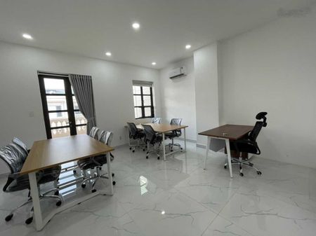 Chính chủ cho thuê nguyên sàn lầu 3 làm VP giá chỉ 11tr/tháng. Có hầm để xe và sẵn máy lạnh
