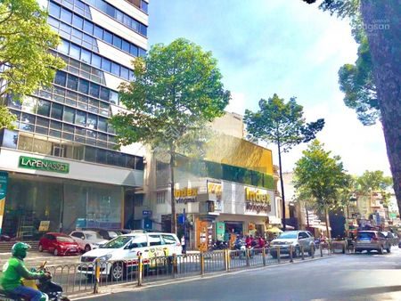 Cho thuê nhà mặt tiền Nguyễn Thị Minh Khai, Quận 1. DT: 20x80m. 1 trệt, 1 lầu. DTSD: 2.000m2