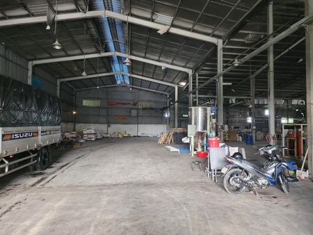 Cho thuê kho 1600m2 - 70.000đ/m2 đường Mã Lò - cont40f vào tới kho, mái cao, có PCCC